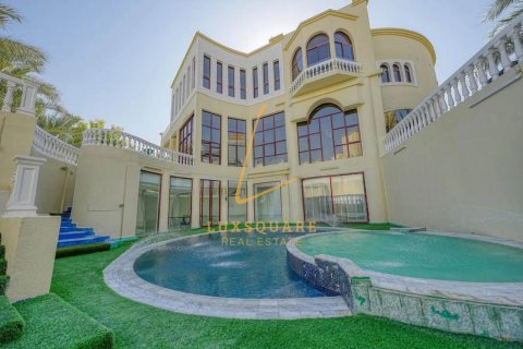 Vilë në Emirates Hills, Dubai, Emiratet e Bashkuara Arabe 8 dhoma gjumi, 1486 m2. № 715730 - Foto 10