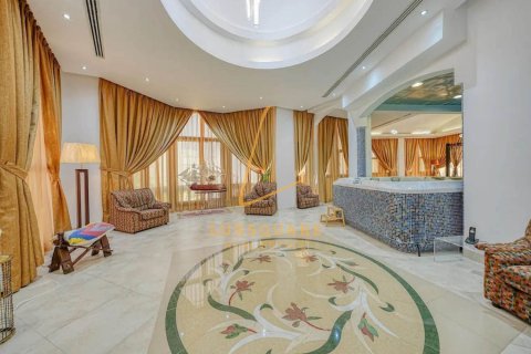 Vilë në Emirates Hills, Dubai, Emiratet e Bashkuara Arabe 8 dhoma gjumi, 1486 m2. № 715730 - Foto 18