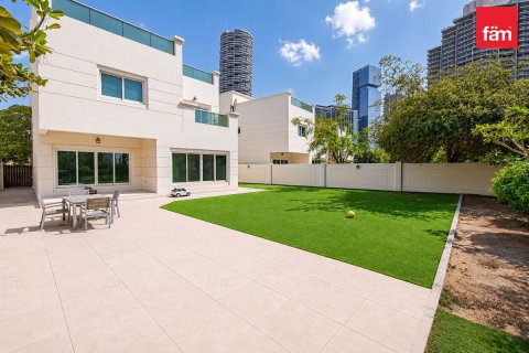 Villa in Dubai, UAE 4 bedrooms, 501.5 sq.m. № 738943