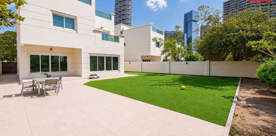 Vilë në Dubai, Emiratet e Bashkuara Arabe 4 dhoma gjumi, 501.5 m2. № 738943