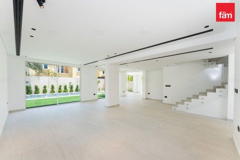 Вилла Jumeirah Park, Дубай, БАӘ-да 3 жатын бөлмелер, 498 м² № 738984 - фото 3