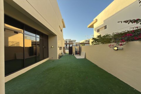 Villa para arrendamento em DAMAC Hills (Akoya by DAMAC), Dubai, EAU 3 quartos, 260 m2 № 688366 - foto 4