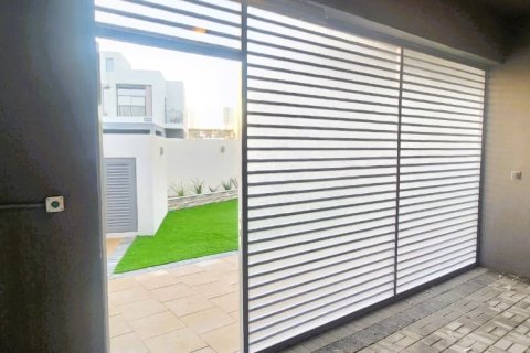 Huvila Dubai South (Dubai World Central), Arabiemiraatit 4 makuuhuonetta, 405.05708000 m2 № 651638 - kuva 22