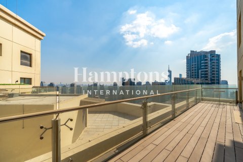 Dupleks di Jumeirah Beach Residence, Dubai, UAE 4 bilik tidur, 585.91971137 meter persegi № 695679 - foto 12