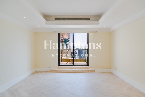 Dupleks di Jumeirah Beach Residence, Dubai, UAE 4 bilik tidur, 585.91971137 meter persegi № 695679 - foto 14