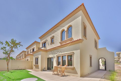 Villa in Khalifa City, Abu Dhabi, UAE 5 bedrooms, 428 sq.m. № 615095 - photo 1