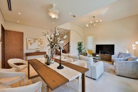 Villa in Khalifa City, Abu Dhabi, UAE 5 bedrooms, 428 sq.m. № 615095 - photo 2