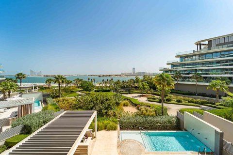 Apartament në Palm Jumeirah, Dubai, Emiratet e Bashkuara Arabe 3 dhoma gjumi, 606 m2. № 696280