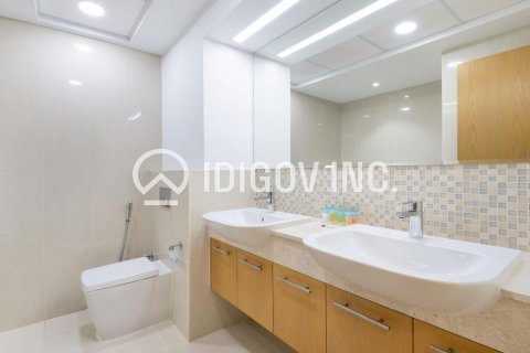 Apartmen di Downtown Dubai (Downtown Burj Dubai), Dubai, UAE 2 bilik tidur, 95 meter persegi № 604193 - foto 8