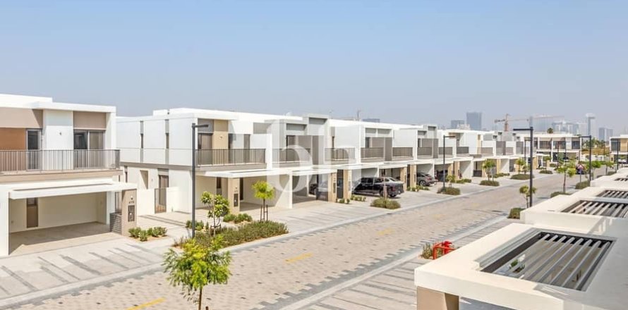 Willa w Tilal Al Ghaf, Dubai, ZEA 4 sypialnie, 202 mkw. nr 645374