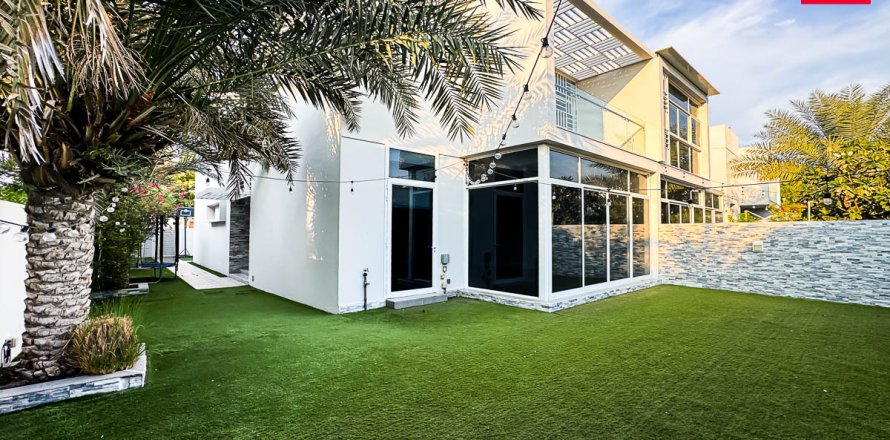 Kuća u nizu u gradu Dubai, UAE 4 spavaće sobe, 316.6 m2 Br. 660510