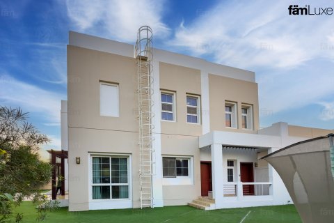 Villa à louer à Dubai, EAU 3 chambres, 677.7 m2 № 660508 - photo 12
