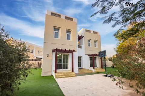 Villa in Dubai, VAE: 3 Schlafzimmer, 677.8 m2 Nr. 660508