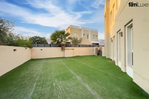Villa à louer à Dubai, EAU 3 chambres, 677.7 m2 № 660508 - photo 15