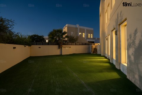 Villa à louer à Dubai, EAU 3 chambres, 677.7 m2 № 660508 - photo 7