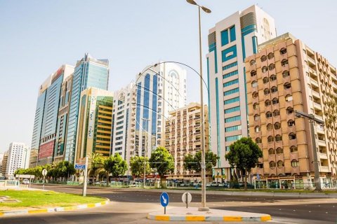 Building in Airport Road, Abu Dhabi, UAE 3159 sq.m. № 615414 - photo 1