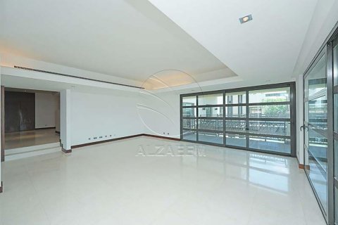Villa in Al Gurm, Abu Dhabi, UAE 4 bedrooms, 1384 sq.m. № 615412 - photo 25