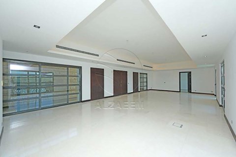 Villa in Al Gurm, Abu Dhabi, UAE 4 bedrooms, 1384 sq.m. № 615412 - photo 11
