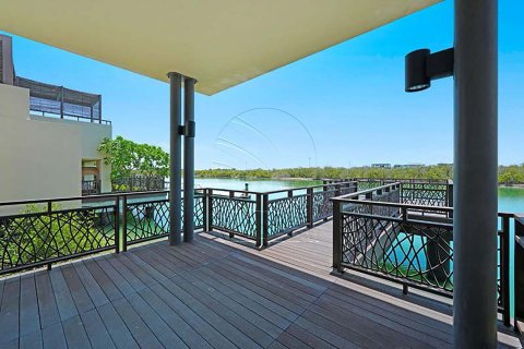 Villa in Al Gurm, Abu Dhabi, UAE 4 bedrooms, 1384 sq.m. № 615412 - photo 13