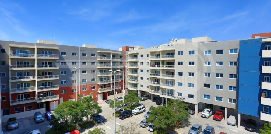 Apartment in Al Reef, Abu Dhabi, UAE 3 bedrooms, 144.9 sq.m. № 731142