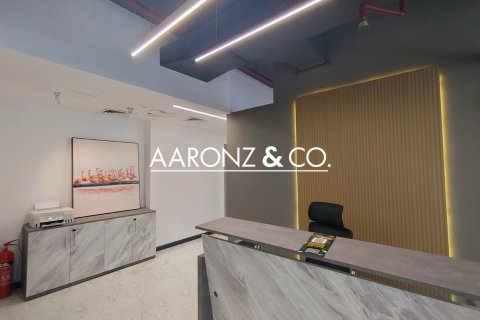 Oficina en alquiler en Business Bay, Dubai, EAU 135.1 m2 № 670660 - foto 1