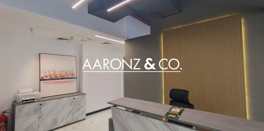 Oficina en Business Bay, Dubai, EAU 135.1 m² № 670660