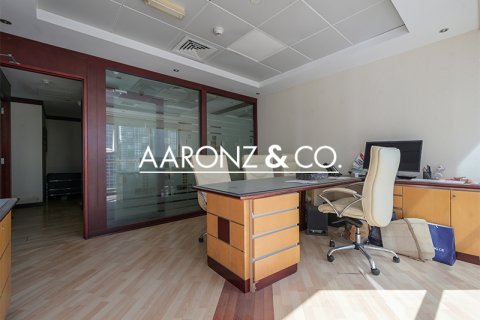 Zyrë në Jumeirah Lake Towers, Dubai, Emiratet e Bashkuara Arabe 74 m2. № 670659 - Foto 2