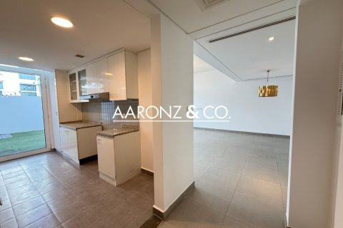 Villa sa Mudon, Dubai, UAE 3 silid-tulugan, 190 sq.m. № 670661 - larawan 3