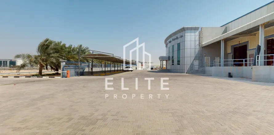 Almacén en Jebel Ali, Dubai, EAU 5838 m² № 620234