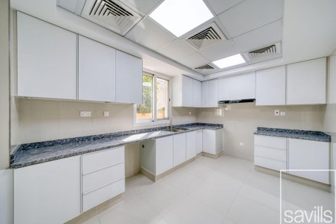 Vila u gradu Umm Suqeim, Dubai, UAE 4 spavaće sobe, 1840.04 m2 Br. 755295 - Slika 4