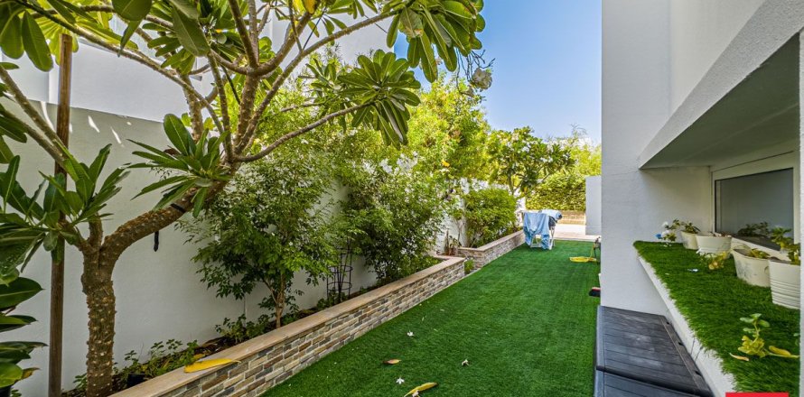 Řadový dům v Dubai, SAE 3 ložnice, 271.8 m² Č.: 700007