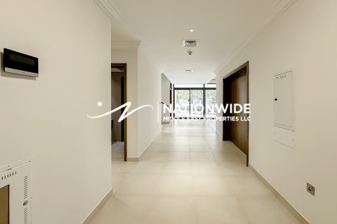 Villa zum Verkauf in Abu Dhabi, VAE 5 Schlafzimmer, 782 m2 Nr. 633207 - Foto 2