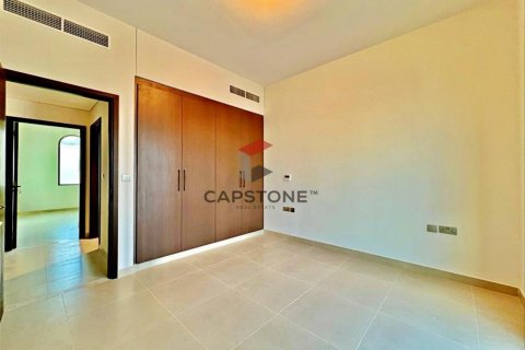 Townhouse in Khalifa City, Abu Dhabi, UAE 3 bedrooms, 172 sq.m. № 604600 - photo 9
