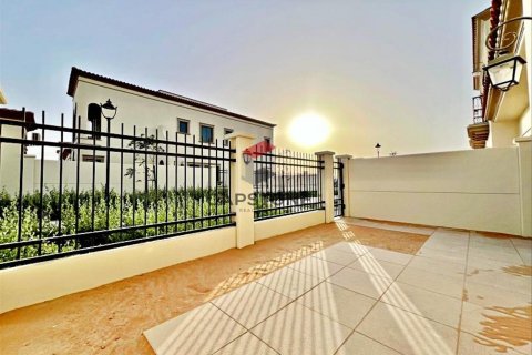 Townhouse in Khalifa City, Abu Dhabi, UAE 3 bedrooms, 172 sq.m. № 604600 - photo 3