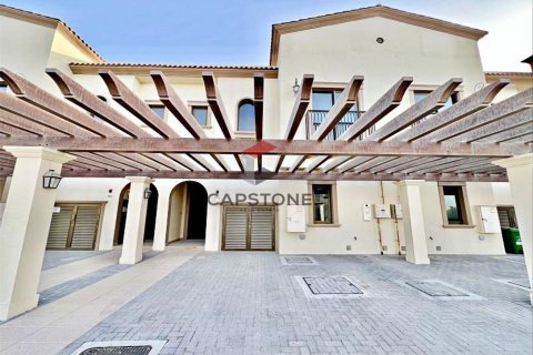 Townhouse in Khalifa City, Abu Dhabi, UAE 3 bedrooms, 172 sq.m. № 604600 - photo 1