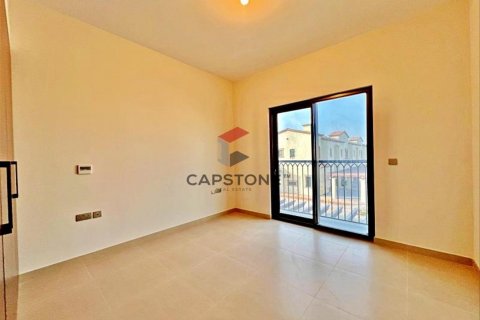 Townhouse in Khalifa City, Abu Dhabi, UAE 3 bedrooms, 172 sq.m. № 604600 - photo 7