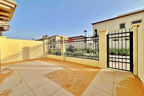 Townhouse in Khalifa City, Abu Dhabi, UAE 3 bedrooms, 172 sq.m. № 604600 - photo 5