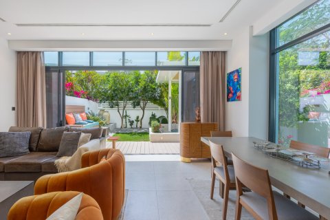 וילה למכירה ב Dubai, איחוד האמירויות  4 חדרי שינה, 241 מ"ר, מספר 695954 - תמונה 3