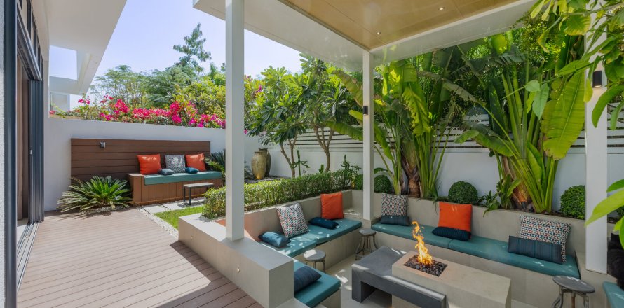 וילה ב Dubai, איחוד האמירויות 4 חדרי שינה, 241 מ"ר מספר 695954