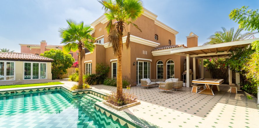 Villa in Dubai, VAE: 5 Schlafzimmer, 376 m2 Nr. 695957