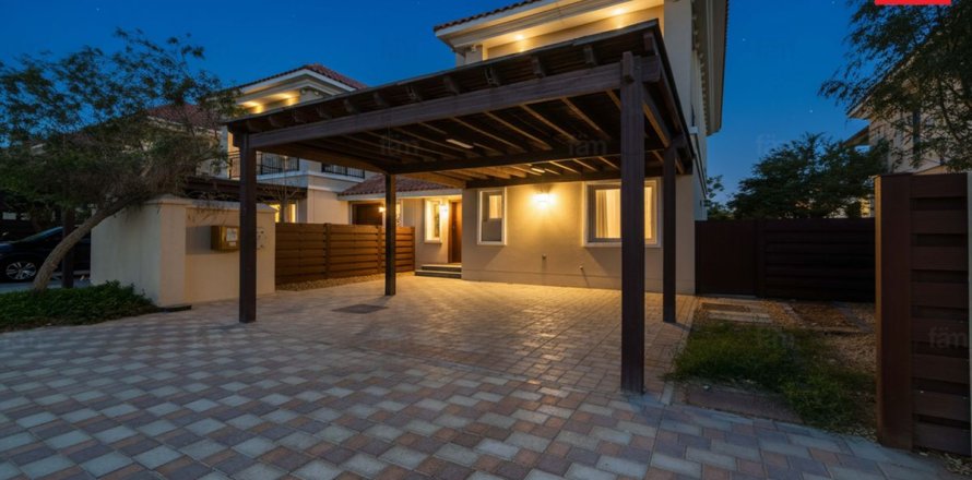 Villa i Dubai, Emiratene 4 soverom, 362.6 kvm nr. 686201