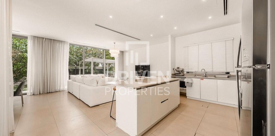 Villa in Dubai Hills Estate, Dubai, UAE 4 bedrooms, 451.14 sq.m. № 761481