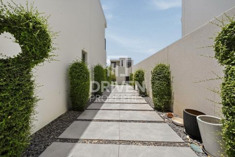 Villa in Dubai Hills Estate, Dubai, UAE 4 bedrooms, 451.14 sq.m. № 761481 - photo 20