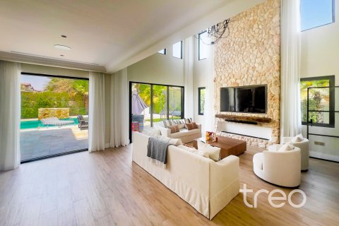 Villa till försäljning i Arabian Ranches 2, Dubai, UAE 5 sovrum, 404.5 kvm Nr. 733910 - fotografi 2