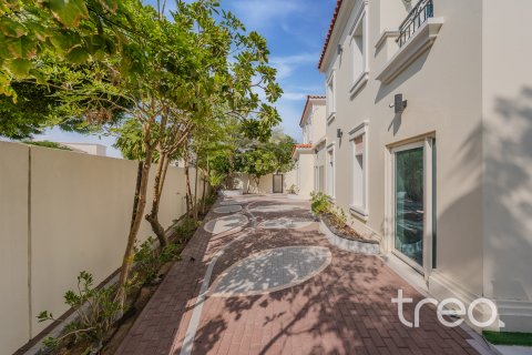 Villa till försäljning i Arabian Ranches, Dubai, UAE 5 sovrum, 724.27 kvm Nr. 733905 - fotografi 13