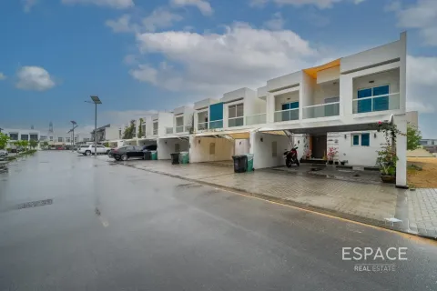 Kaupunkipientalo Al Furjan, Dubai, Arabiemiraatit 3 makuuhuonetta, 265 m2 № 738417 - kuva 1