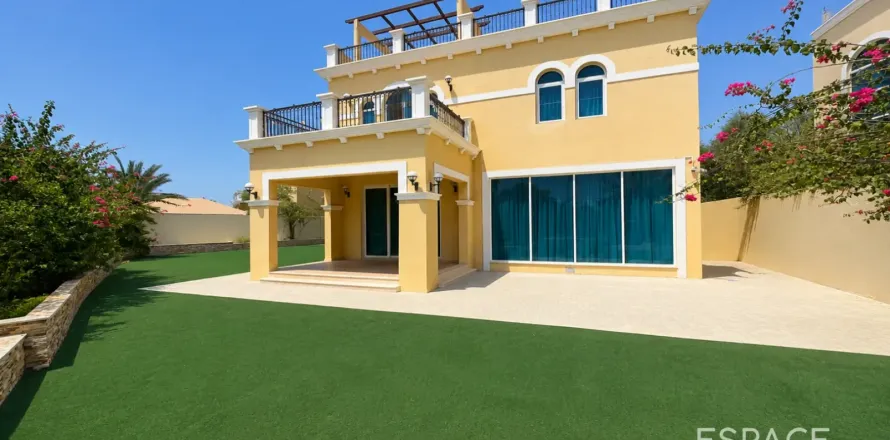 Вилла в Jumeirah Park, Дубай, ОАЭ 4 спальни, 455м2 № 738168