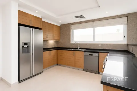 Villa til leie i Jumeirah Park, Dubai, Emiratene 4 soverom, 455 kvm Nr. 738169 - Foto 4