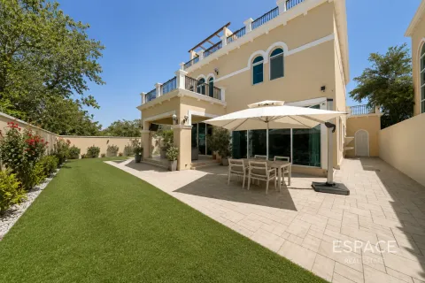 Villa til leie i Jumeirah Park, Dubai, Emiratene 4 soverom, 455 kvm Nr. 738169 - Foto 1