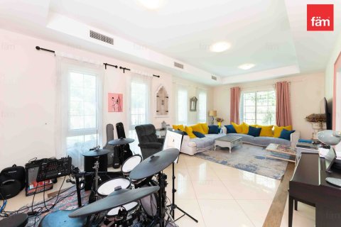 Villa in Dubai, UAE 3 bedrooms, 815.2 sq.m. № 645828 - photo 14